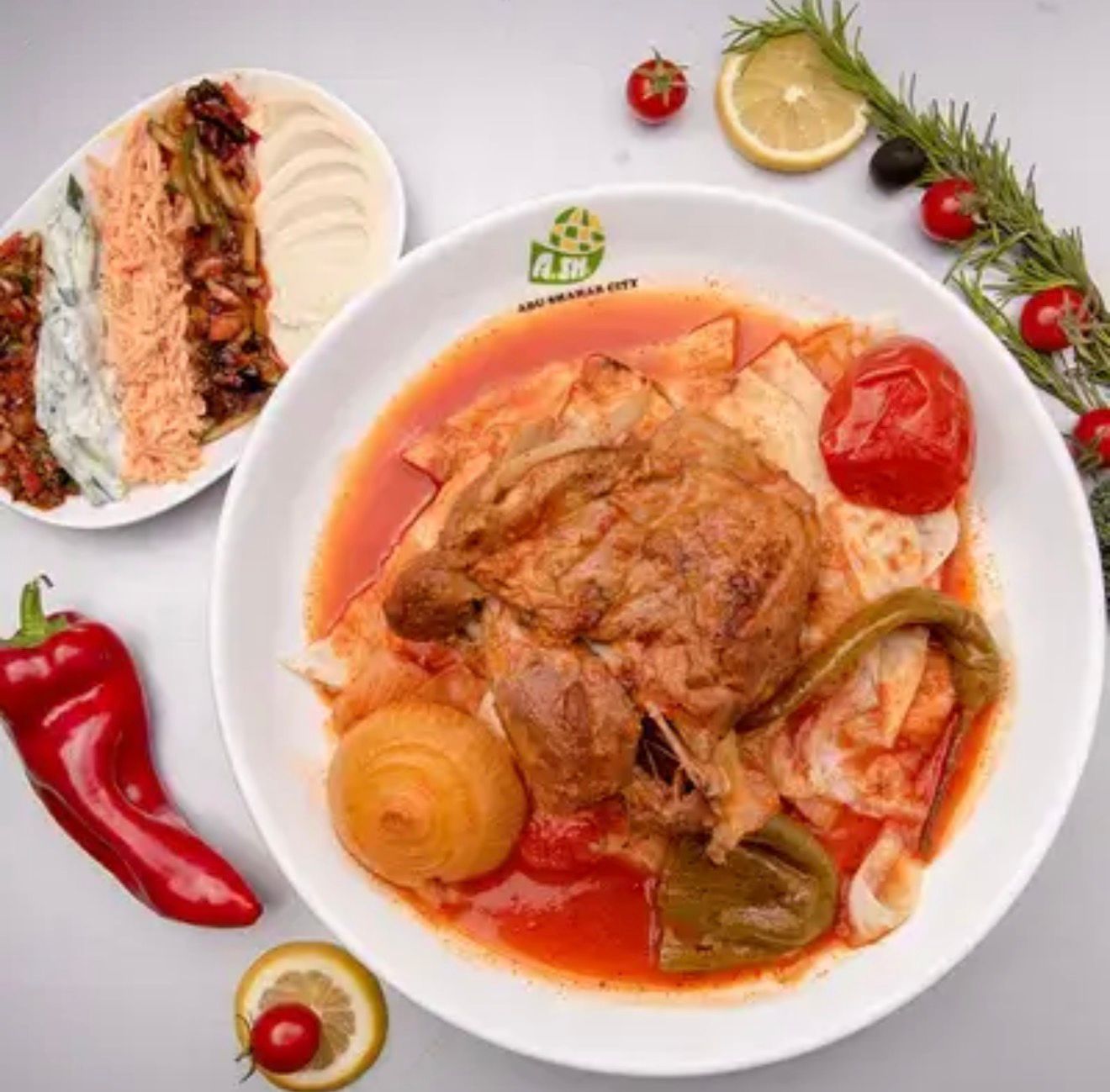 لحم مع خبز في مرق أبيض