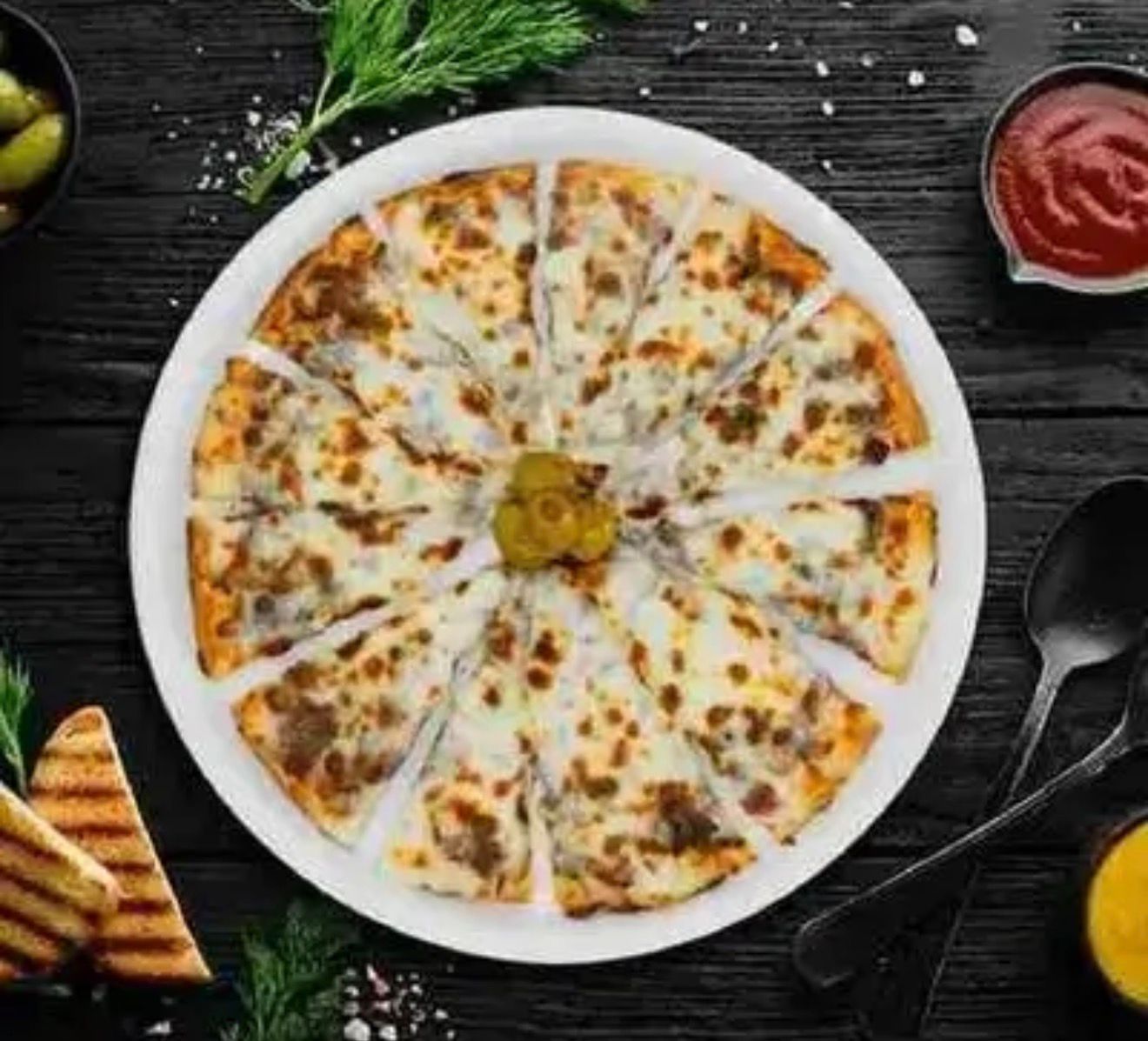 بيتزا باللحم